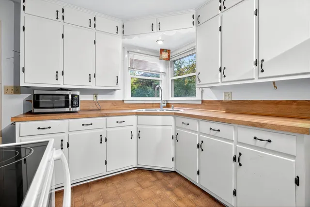 $250,000 | 633 South Cambridge Street, Wautoma, WI 54982