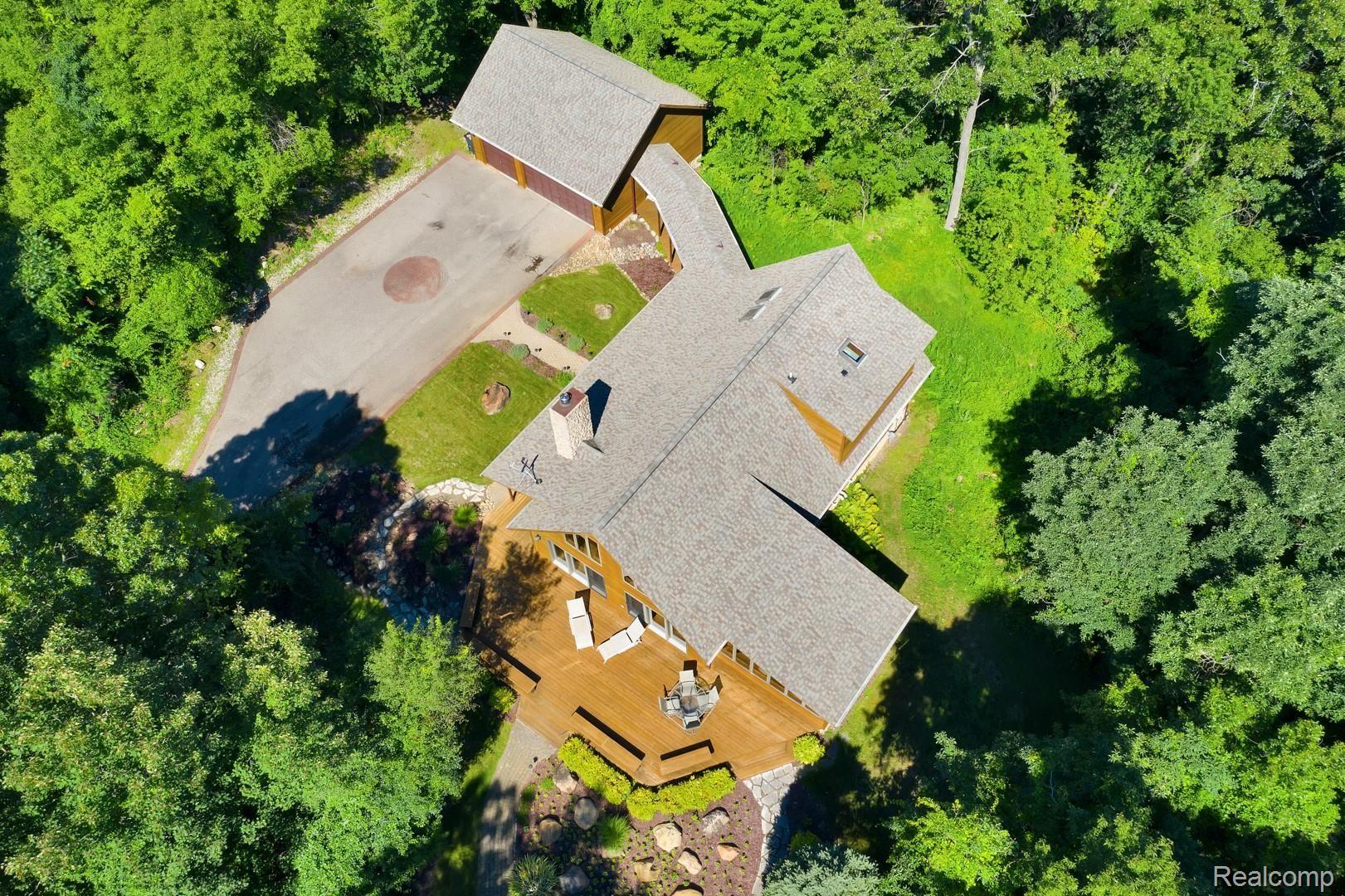 9229 Michigamme Road Clarkston, MI 48348 - Photo 2 of 39 9FE39C13-A280-4C11-9B1B-80BEC82690D9.jpeg