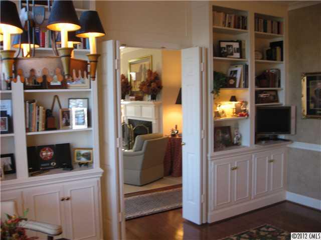972 Cherokee Road, Unit E7 Charlotte, NC 28207 - Photo 9 of 10 Gallery Image 9