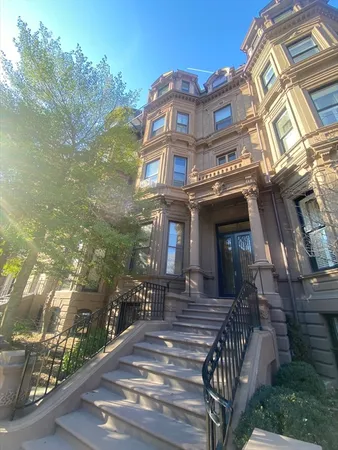 $2,700 | 39 Commonwealth Avenue, Unit 3R, Boston, MA 02116