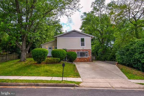 $650,000 | 13703 Lynncroft Drive, Chantilly, VA 20151