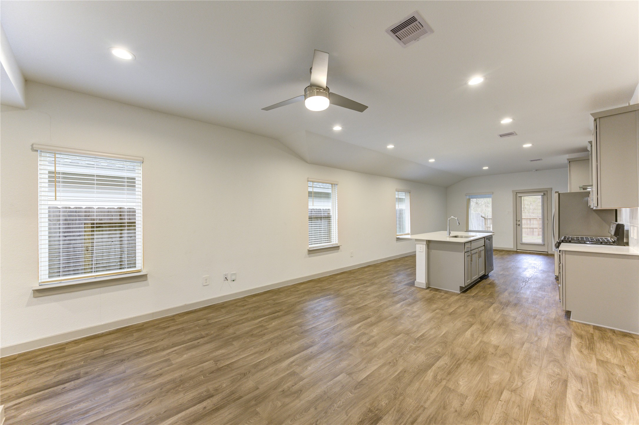 12735 Ermine Street Houston, TX 77047 - Photo 14 of 43