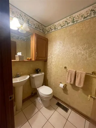 $339,900 | 1445 Winterberry Court, Unit 2B, Hermitage, PA 16148