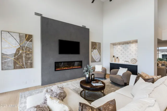 $2,291,000 | 27589 North 61st Place, Scottsdale, AZ 85266