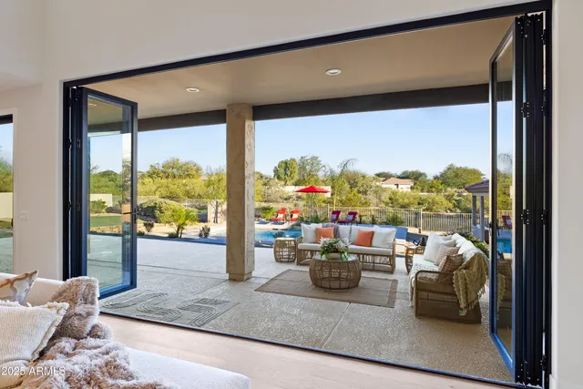 $2,291,000 | 27589 North 61st Place, Scottsdale, AZ 85266