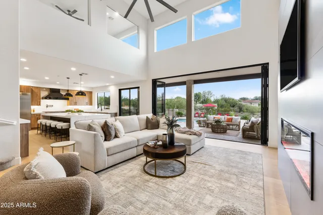 $2,299,000 | 27589 North 61st Place, Scottsdale, AZ 85266