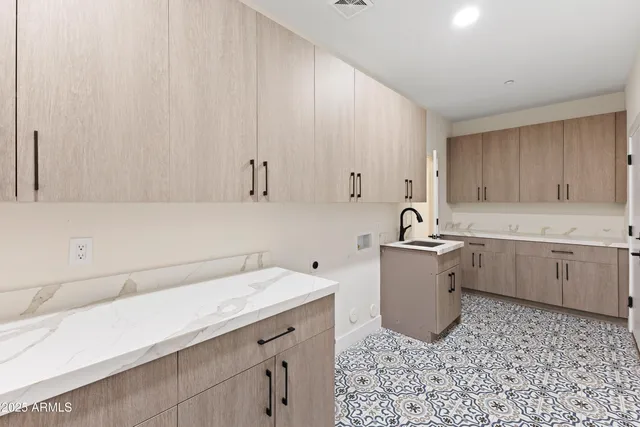 $2,291,000 | 27589 North 61st Place, Scottsdale, AZ 85266