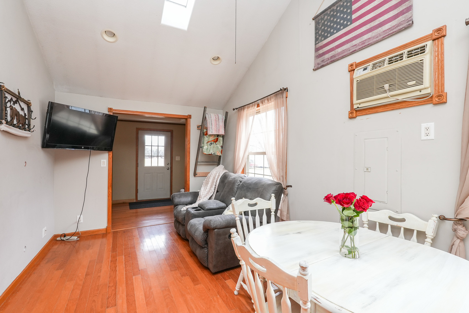 2821 Shadow Road Momence, IL 60954 - Photo 12 of 50 a living room with furniture and wooden floor