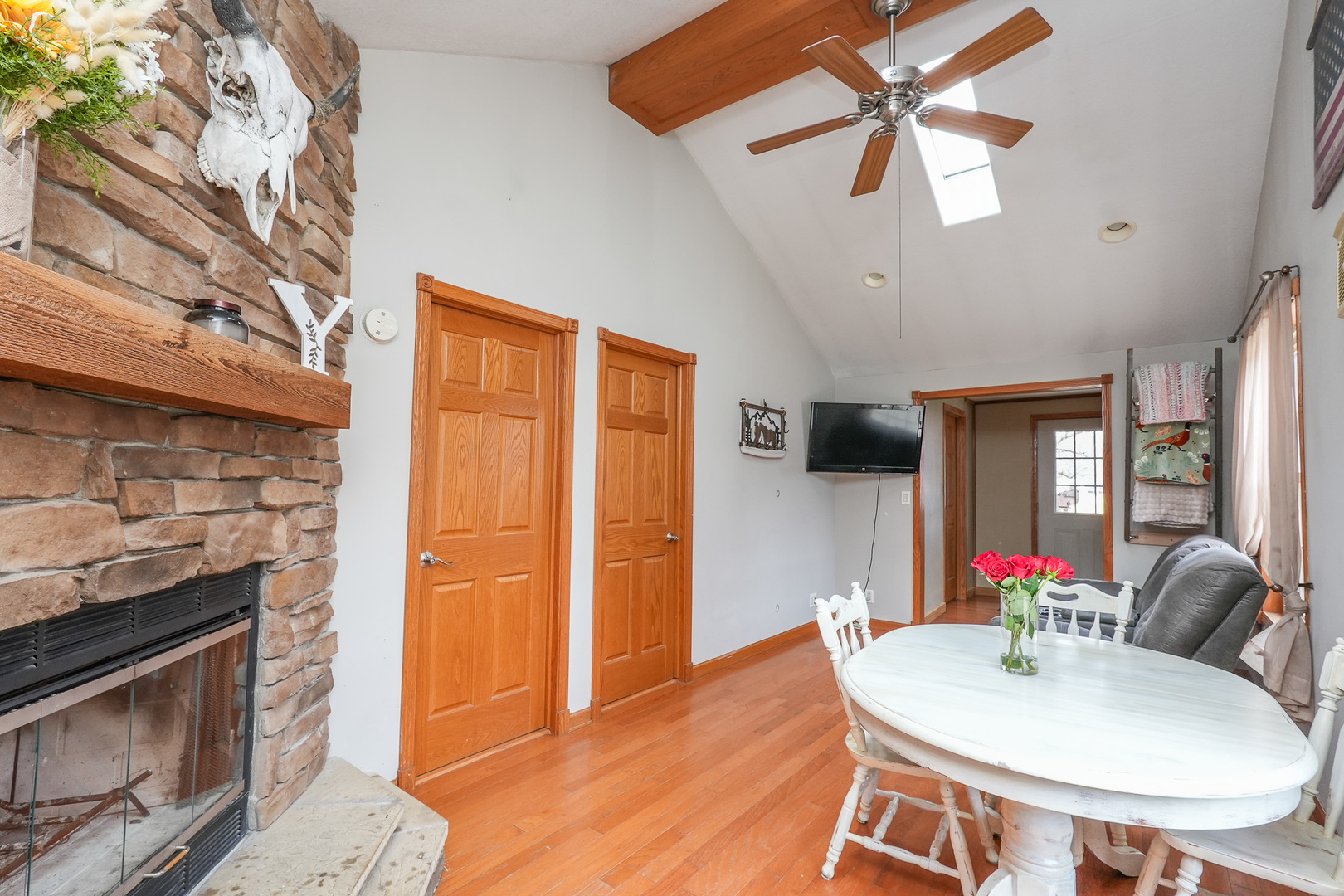 2821 Shadow Road Momence, IL 60954 - Photo 13 of 50 a view of a livingroom with furniture window and wooden floor