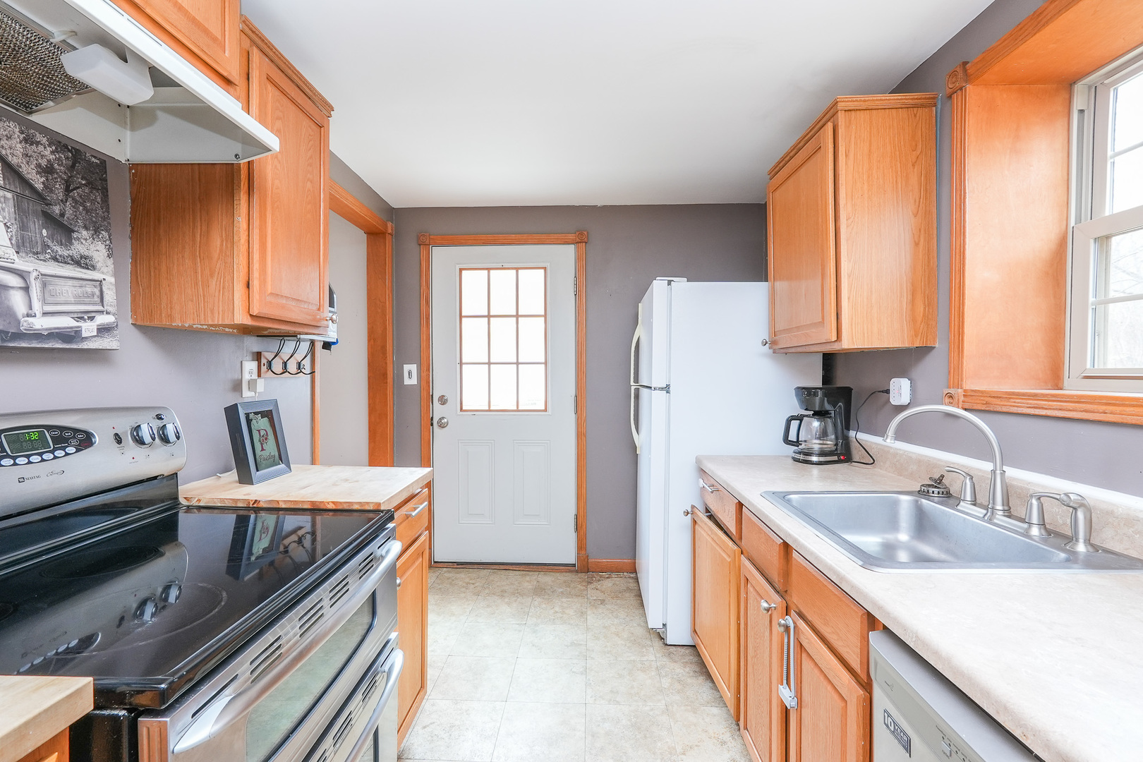 2821 Shadow Road Momence, IL 60954 - Photo 17 of 50 a kitchen that has a sink and a stove