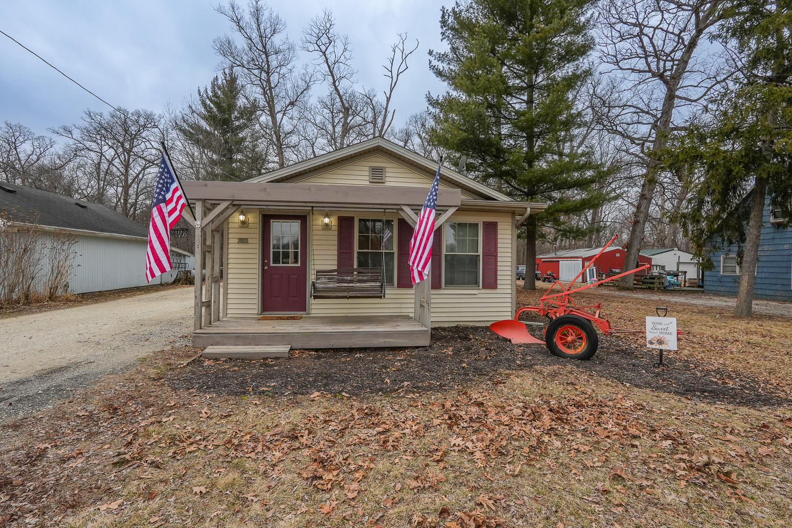 2821 Shadow Road Momence, IL 60954 - Photo 2 of 50 a front view of a house with a yard