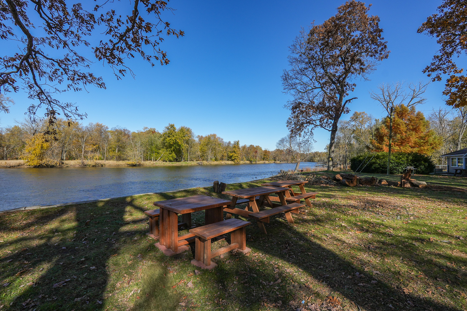 2821 Shadow Road Momence, IL 60954 - Photo 38 of 50 a view of a lake with houses in the back