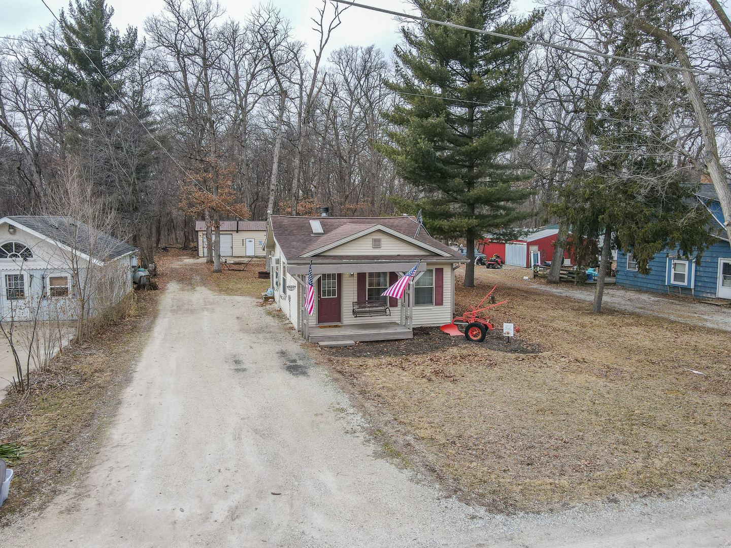 2821 Shadow Road Momence, IL 60954 - Photo 4 of 50 a view of a town with trees