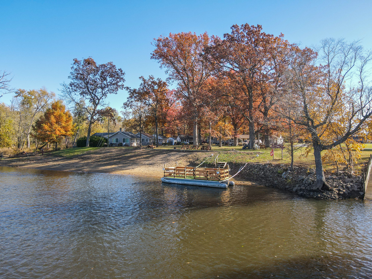 2821 Shadow Road Momence, IL 60954 - Photo 44 of 50 a view of a lake with houses