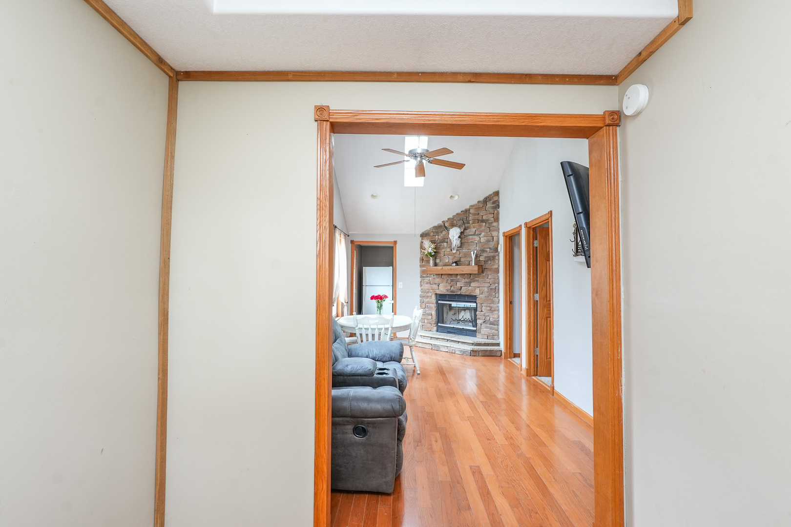 2821 Shadow Road Momence, IL 60954 - Photo 7 of 50 a view of a living room