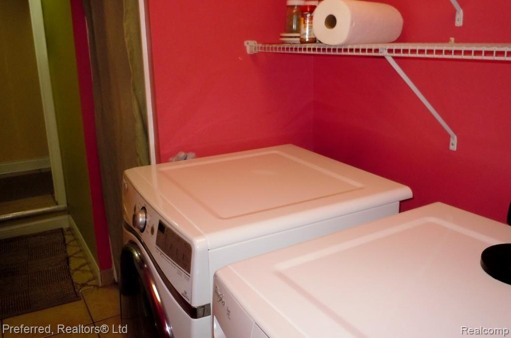 43669 Oakbrook Road Canton, MI 48187 - Photo 17 of 19 FIRST FLOOR LAUNDRY