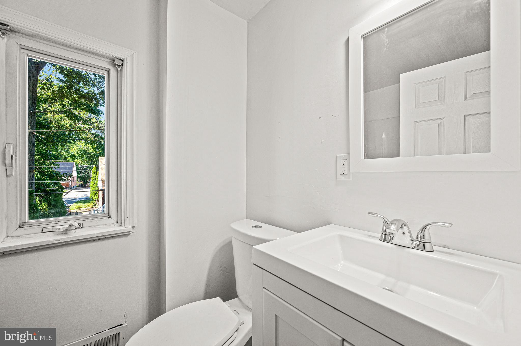 501 West Providence Road Aldan, PA 19018 - Photo 11 of 18 FULL BATHROOM ON 2ND FLOOR