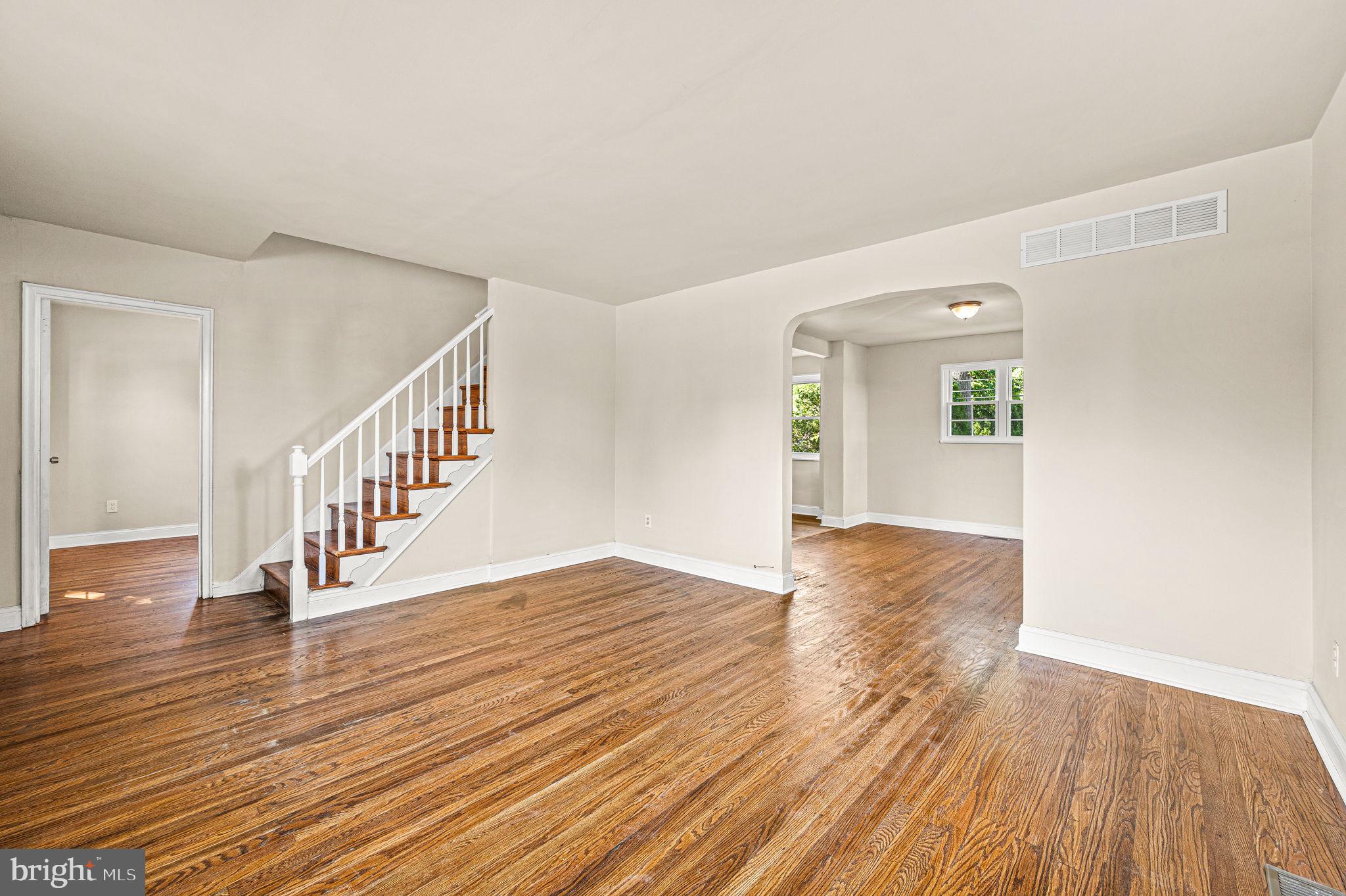 501 West Providence Road Aldan, PA 19018 - Photo 3 of 18 SPACIOUS LIVING ROOM