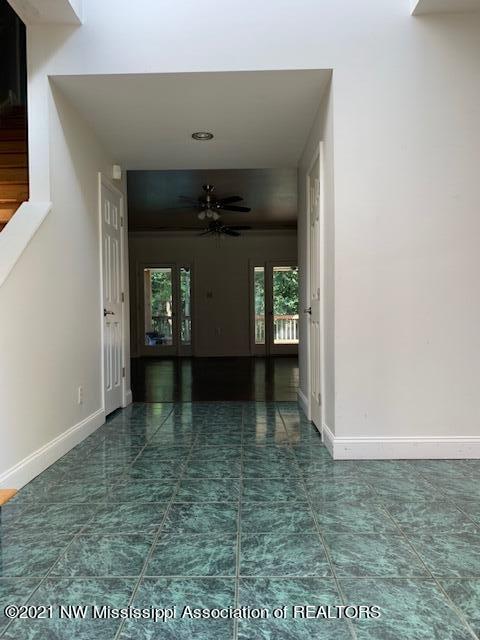 5272 Austin Road Lake Cormorant, MS 38641 - Photo 4 of 23 Entryway