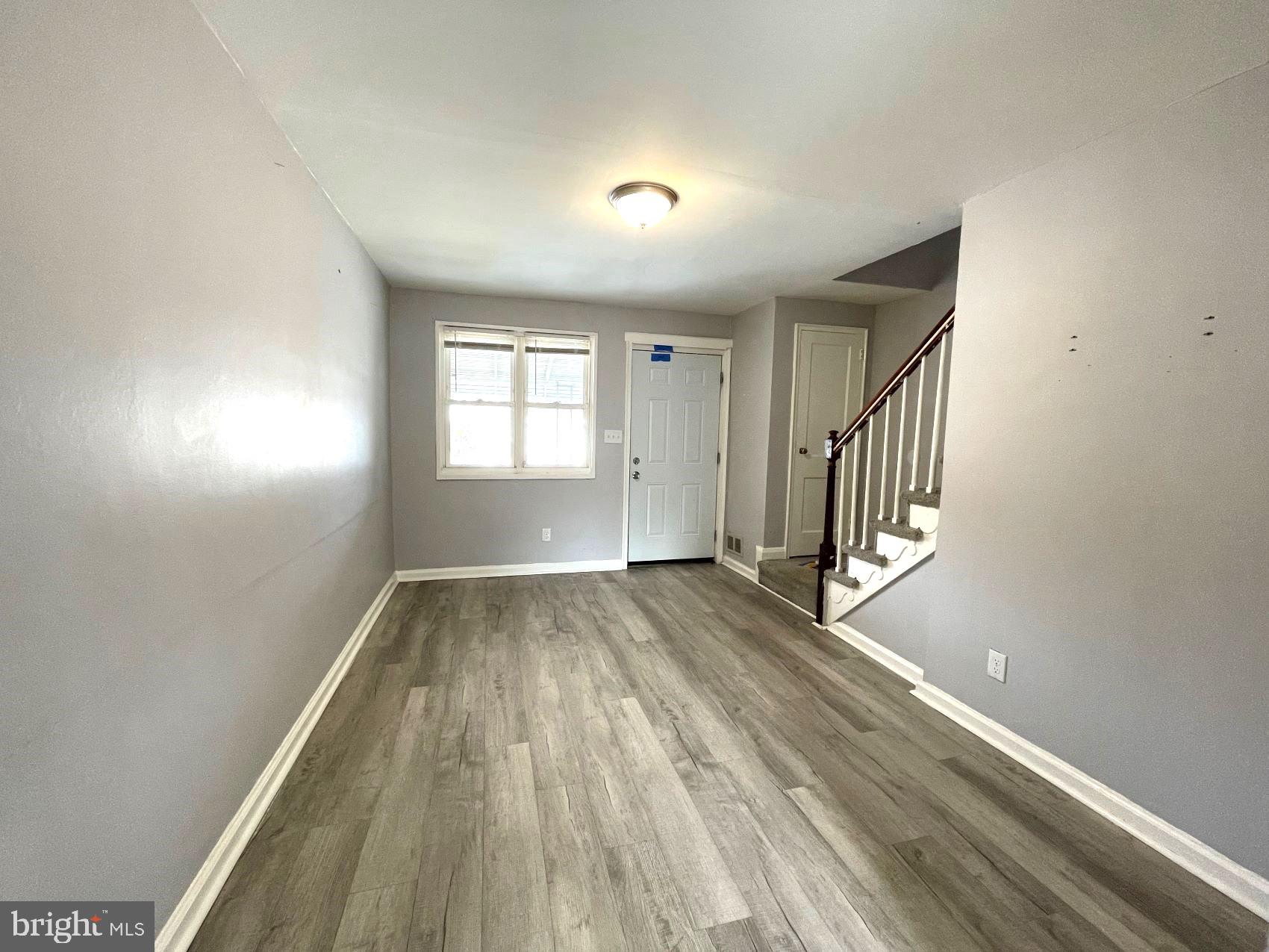 4103 Colborne Road Baltimore, MD 21229 - Photo 4 of 28 Living Room