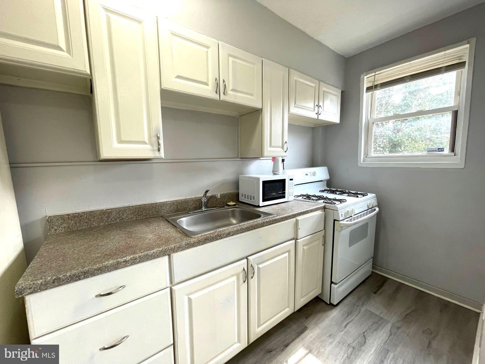 4103 Colborne Road Baltimore, MD 21229 - Photo 9 of 28 Kitchen