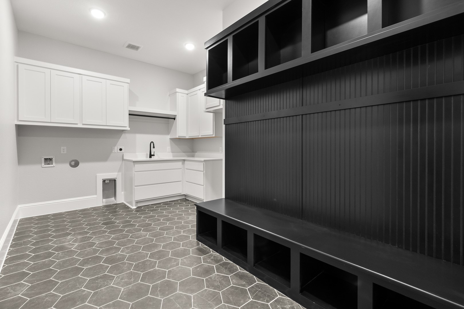 164 Shoveler Duck Way Magnolia, TX 77354 - Photo 30 of 33 Laundry Room