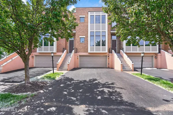 $495,000 | 4 Bryn Mawr Court, Albany, NY 12204