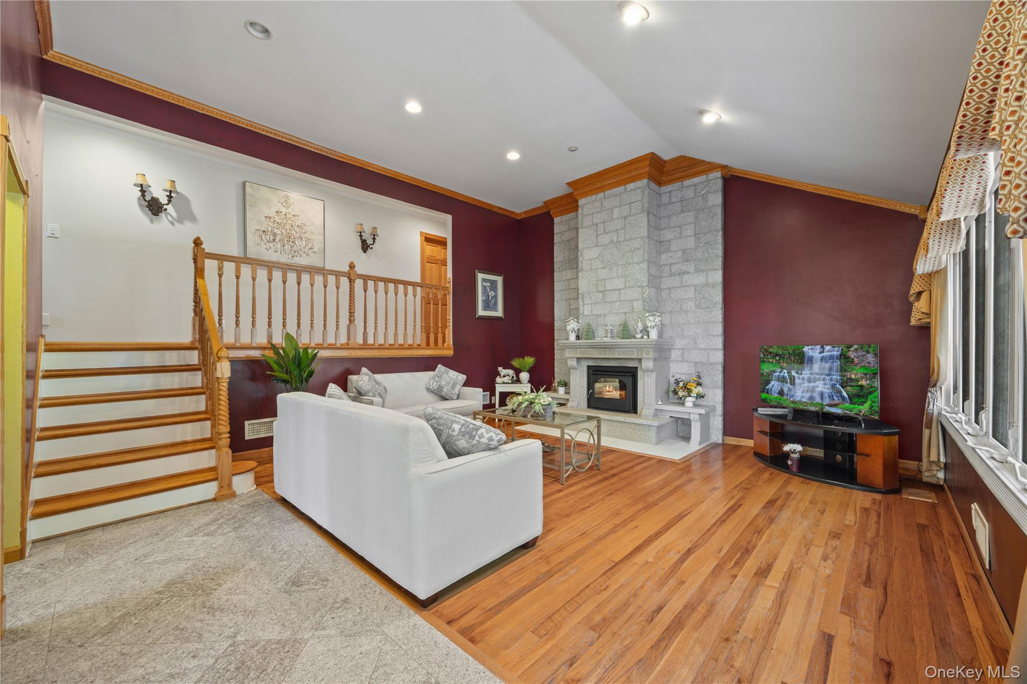 81 Avondale Road Yonkers, NY 10710 - Photo 4 of 48