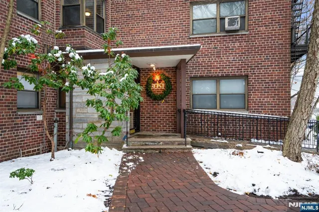 $225,000 | 3051 Edwin Avenue, Unit 1B, Fort Lee, NJ 07024