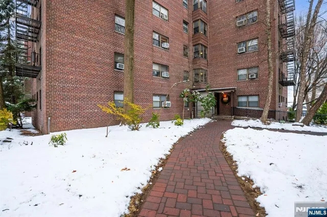 $225,000 | 3051 Edwin Avenue, Unit 1B, Fort Lee, NJ 07024
