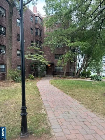 $225,000 | 3051 Edwin Avenue, Unit 1B, Fort Lee, NJ 07024