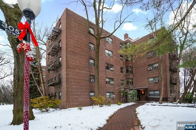 $225,000 | 3051 Edwin Avenue, Unit 1B, Fort Lee, NJ 07024