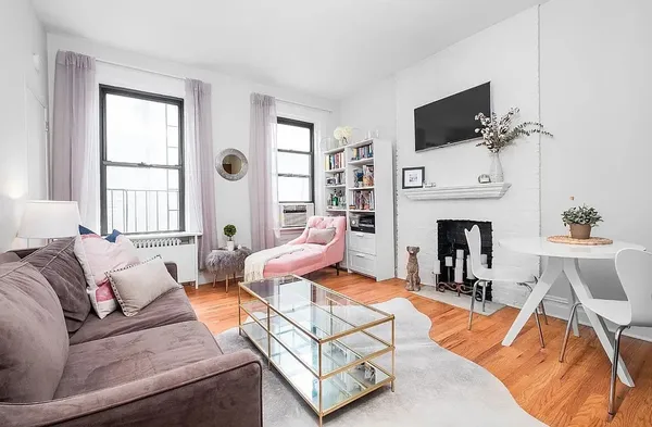 $3,900 | 164 8th Avenue, Unit 1B | Chelsea