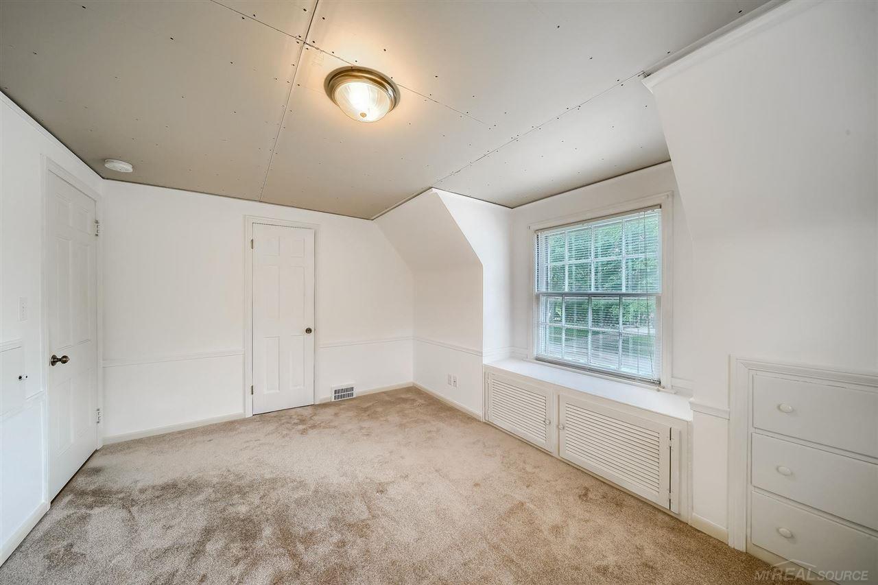 926 Hampton Road Grosse Pointe Woods, MI 48236 - Photo 16 of 25