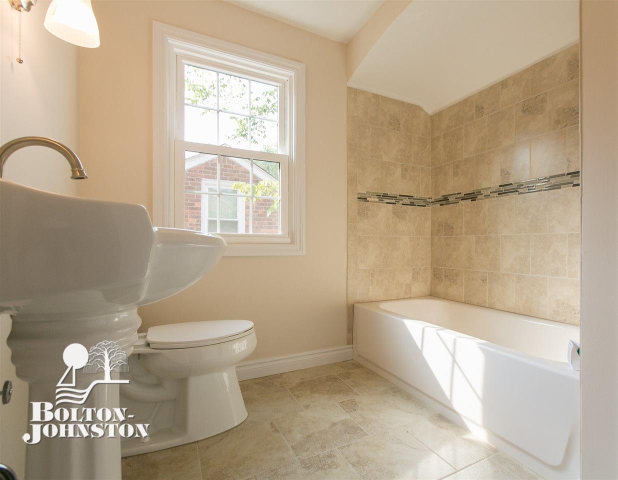 1386 Roslyn Road Grosse Pointe Woods, MI 48236 - Photo 20 of 23