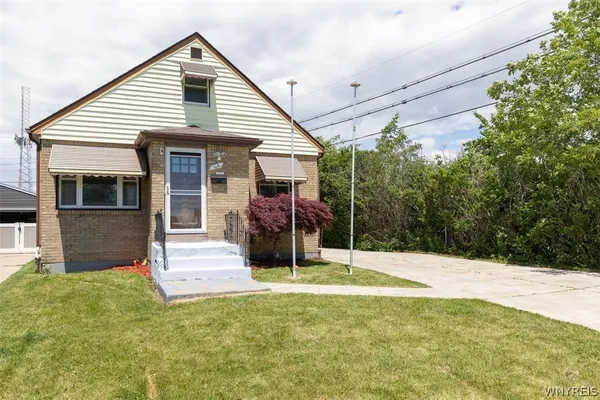 $309,900 | 106 Aspinwood Place, Tonawanda, NY 14223