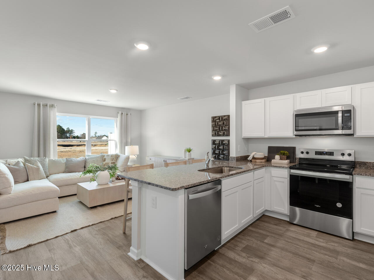 142 North Grassland Road, Unit 4 Surf City, NC 28445 - Photo 5 of 49 Similar