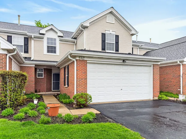 $299,900 | 642 Legend Lane, Unit 642, McHenry, IL 60050