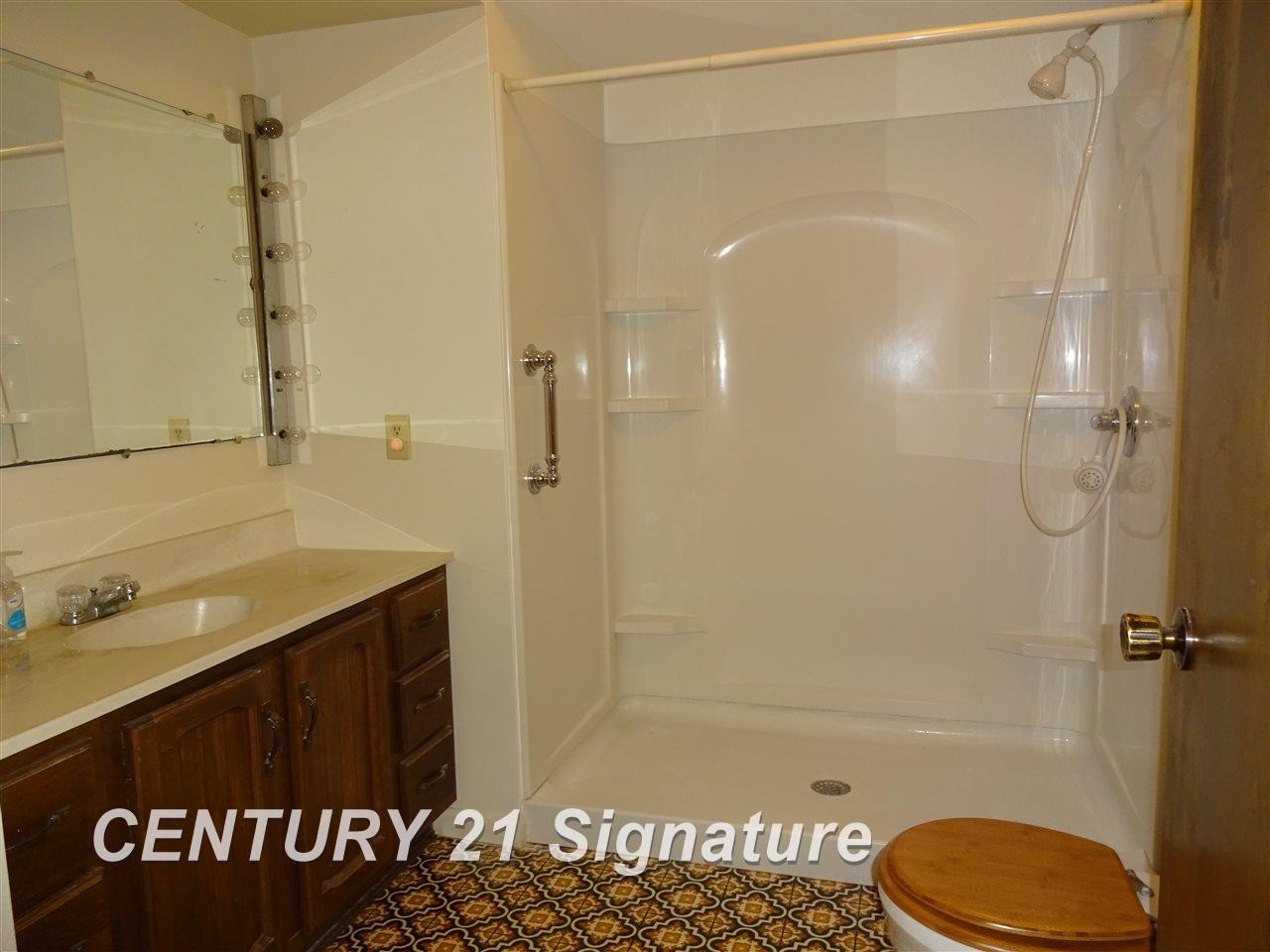 4505 Lone Road Freeland, MI 48623 - Photo 12 of 23