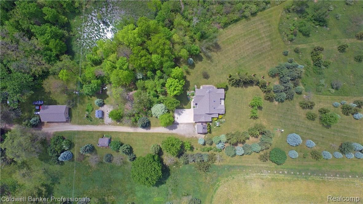 305 East Rattalee Lake Road Holly, MI 48442 - Photo 6 of 38 DJI_0046.jpg
