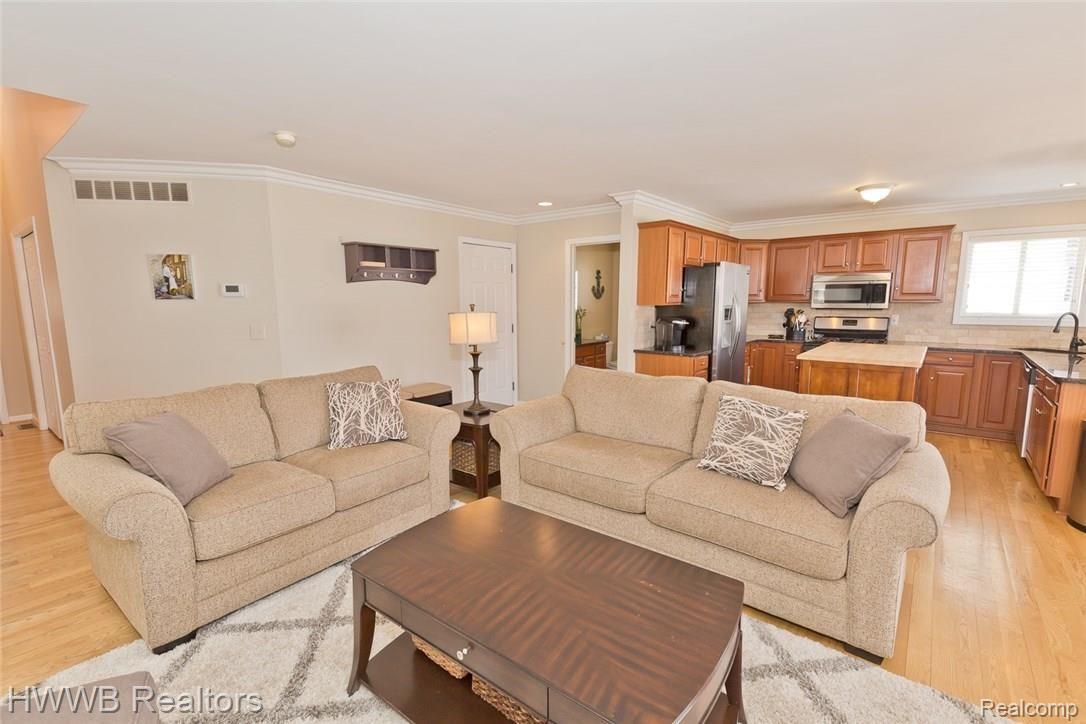 4124 Edgar Avenue Royal Oak, MI 48073 - Photo 16 of 42 Liz Edgar592A9142.jpg