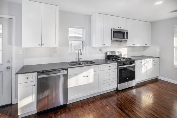 $2,190 | 3234 Berry Street, Houston, TX 77004