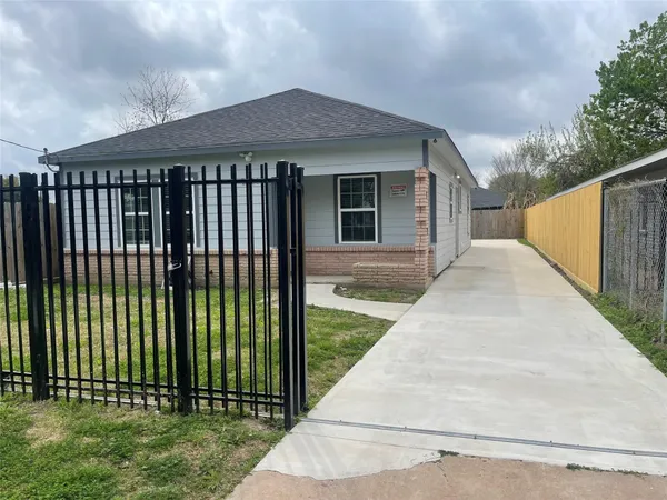 $2,190 | 3234 Berry Street, Houston, TX 77004