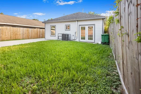 $2,190 | 3234 Berry Street, Houston, TX 77004