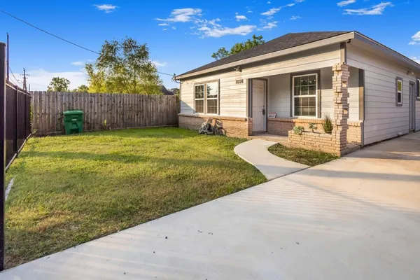 $2,190 | 3234 Berry Street, Houston, TX 77004