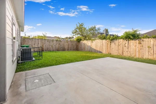 $2,190 | 3234 Berry Street, Houston, TX 77004