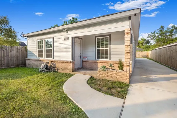 $2,190 | 3234 Berry Street, Houston, TX 77004