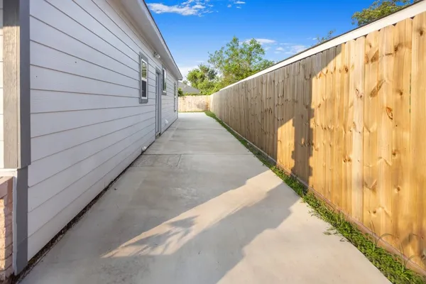 $2,190 | 3234 Berry Street, Houston, TX 77004