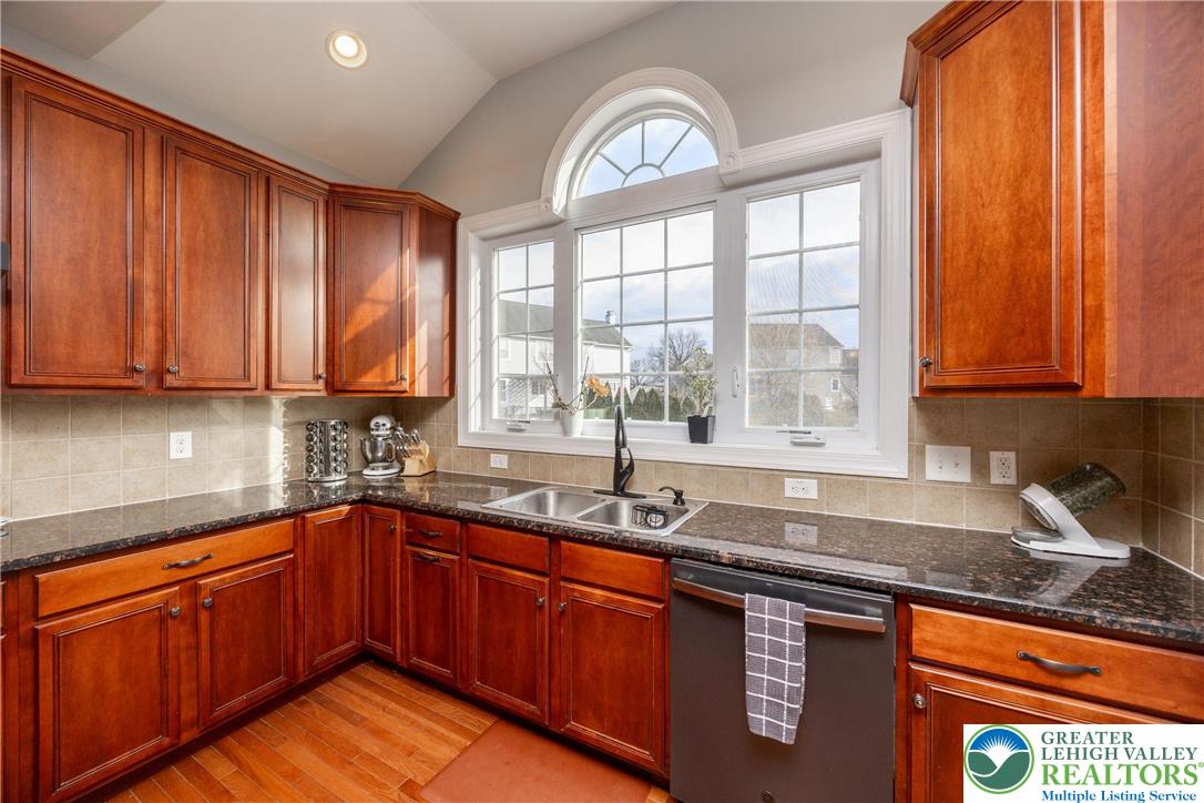 7266 Cedar Road Lower Macungie Township, PA 18062 - Photo 10 of 48