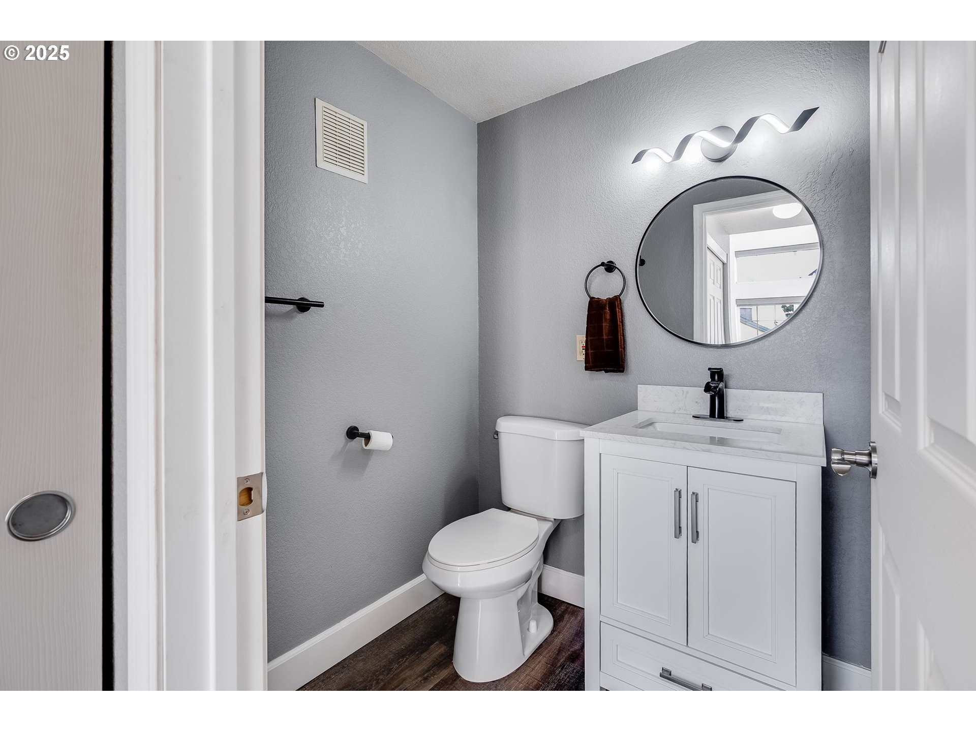 17548 Northwest Springville Road, Unit F8 Portland, OR 97229 - Photo 19 of 31